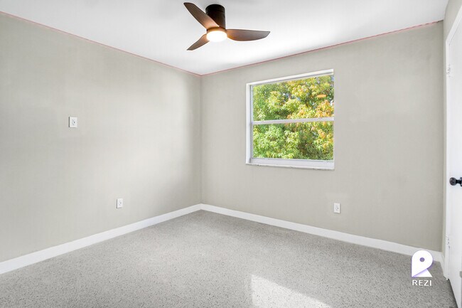 Foto del edificio - 750 SW 5th St