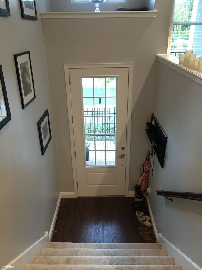 Building Photo - 4 br, 3.5 bath Townhome - 524 Lanark Ct