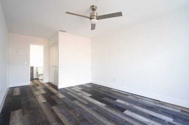 Foto del edificio - 4143 Palm Bay Cir