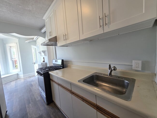 Building Photo - 388 Whitney Ave
