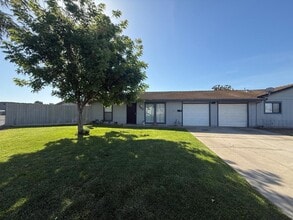 Building Photo - 302 Lovell Way