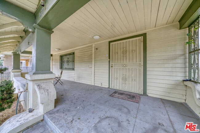 Foto del edificio - 1677 S Harvard Blvd