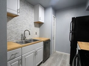 Building Photo - 260 El Dorado Blvd