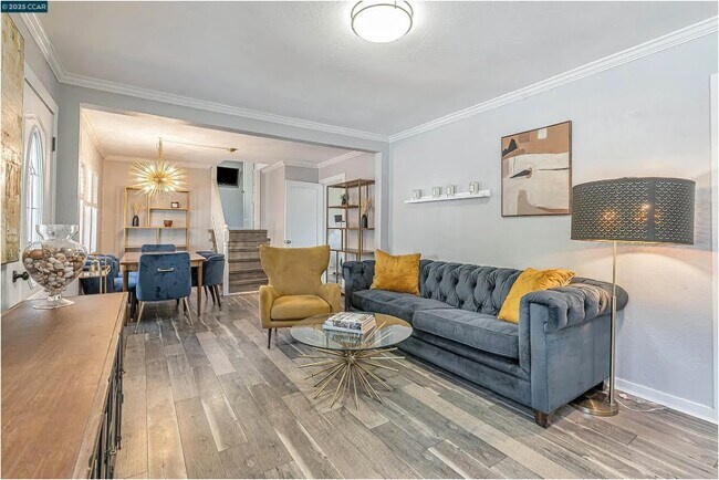 Foto del edificio - 2230 Pomona Ave