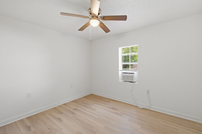 Foto del edificio - 1824 Grayson St