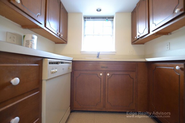 Building Photo - 207 Lake Shore Rd