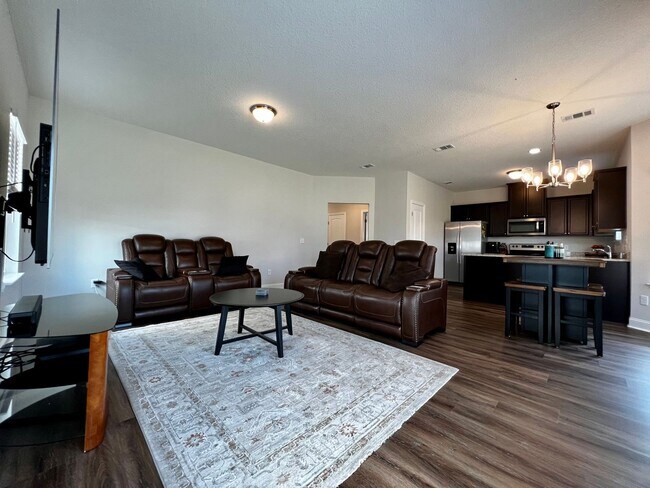 Foto del edificio - AVAILABLE LATE JANUARY (One Pet Only)