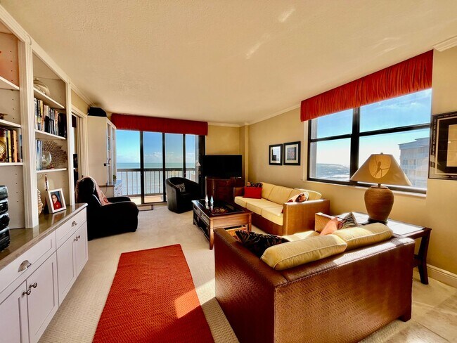 Building Photo - Seasonal Rental on Hutchinson Island