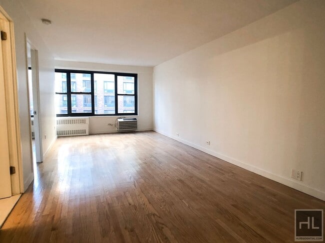 Building Photo - Fourth Avenue
