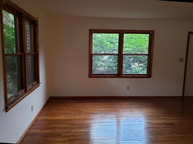 Partial view of living area. - 612 W John St