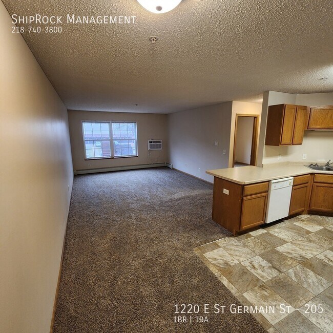 Building Photo - 1220 E St Germain St