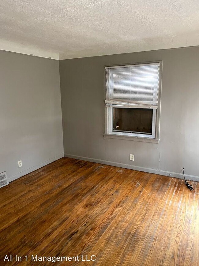 Building Photo - 3 br, 1 bath House - 20500 Lindsay