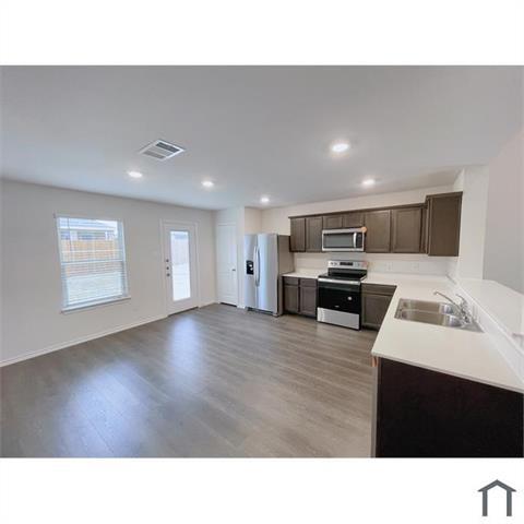 Foto del edificio - 2133 Caraway Ct