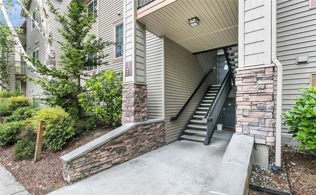 Foto del edificio - Tranquil Top-Floor Condo in Issaquah's Tan...