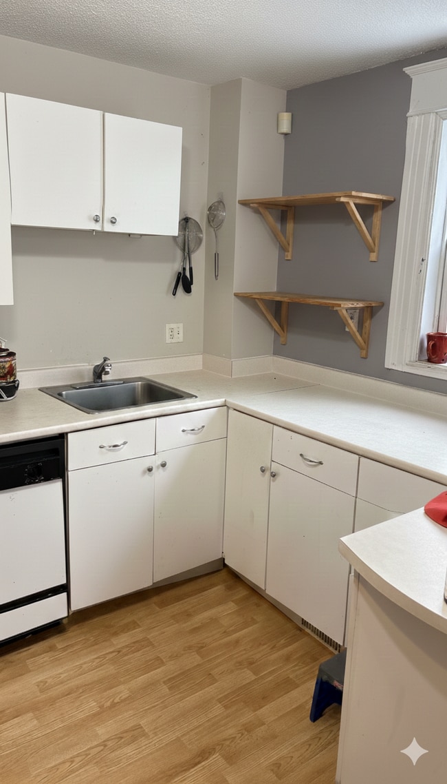 Building Photo - 37 Adeline St