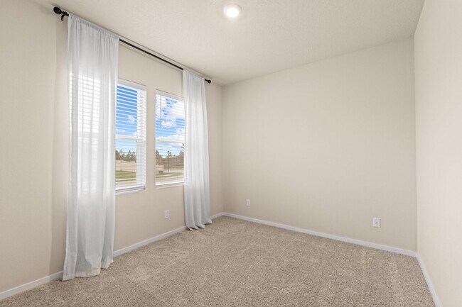 Building Photo - 2022 Built Charming 4-Bedroom Retreat with Scenic Views just 15 minutes west from downtown Spokane