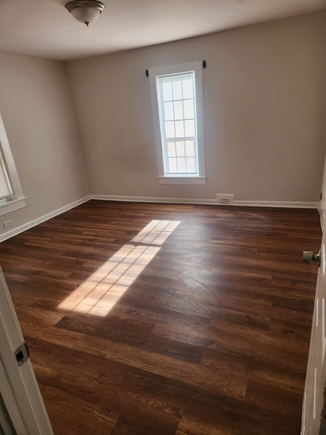 Building Photo - 3 Annie St