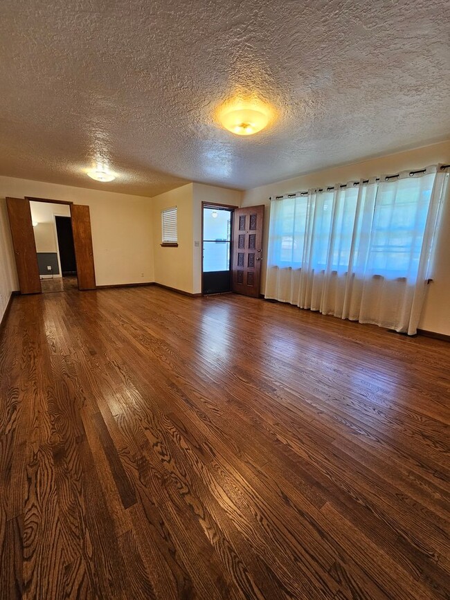 Photo - (3) Bed/(2) Bath with Storm Shelter and Mowing Included! Avail NOW! House