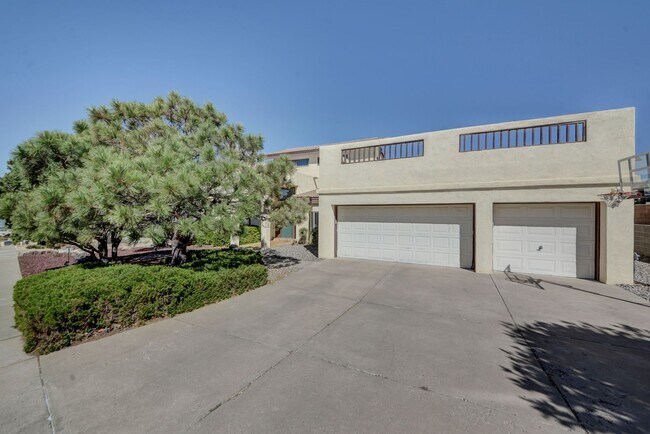 Foto del edificio - Stunning 4-Bedroom Albuquerque Foothill Ho...