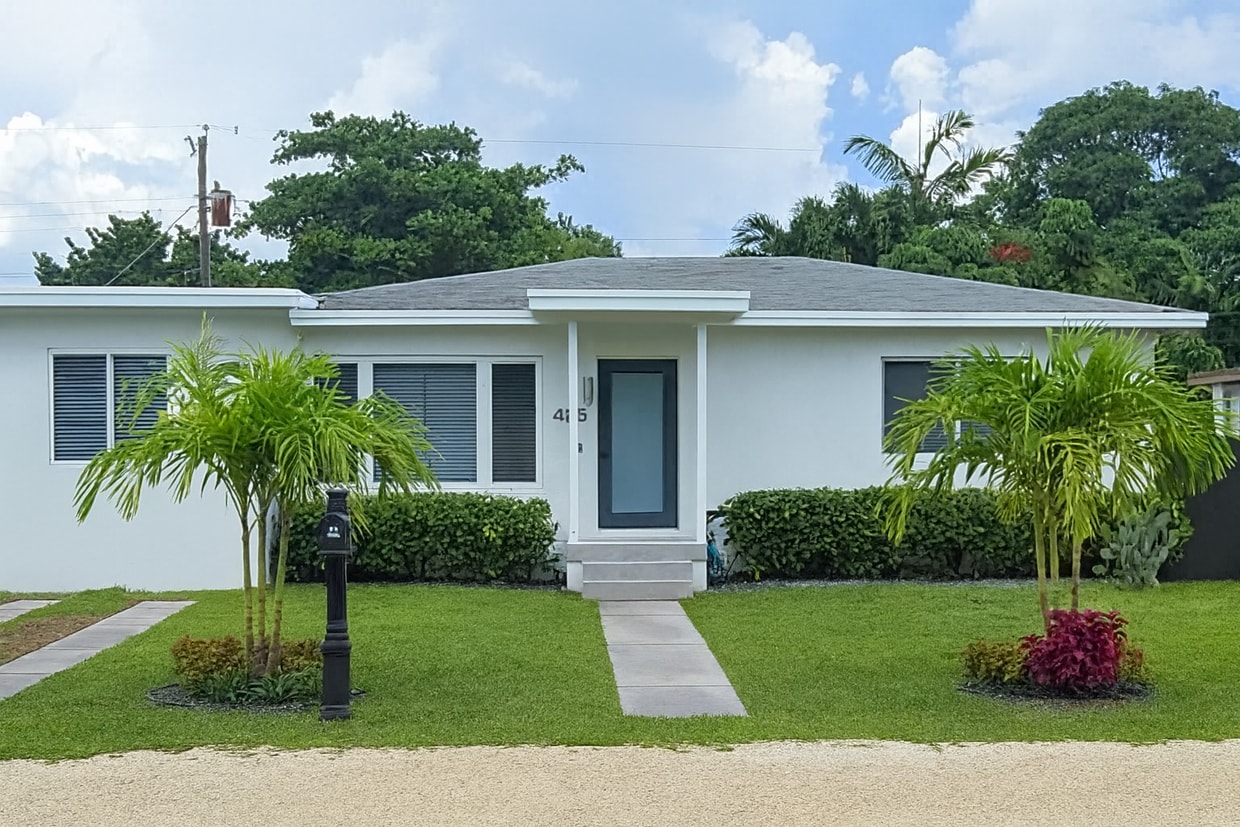 Foto principal - 425 NE 109th St