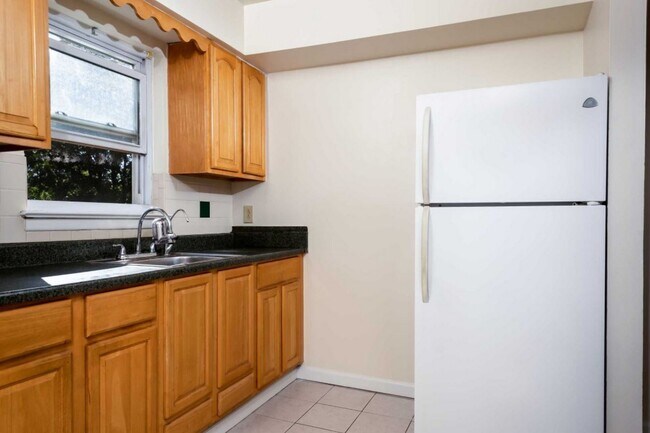 Foto del edificio - 12-14 Burdette Ct