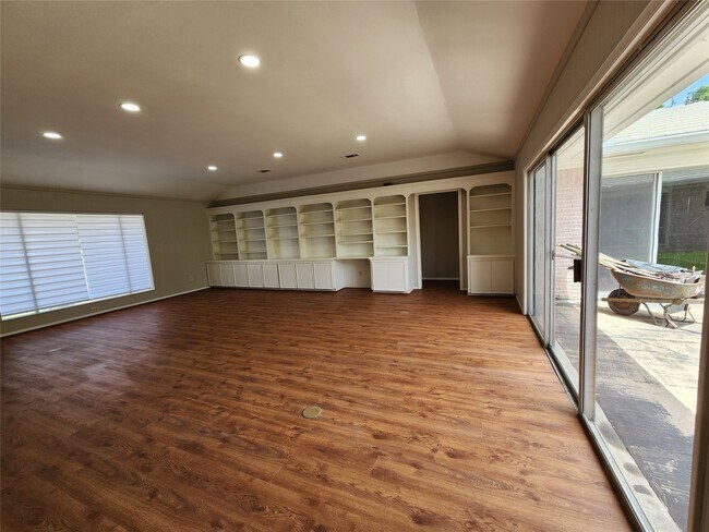 Foto del edificio - 8023 S Braeswood Blvd