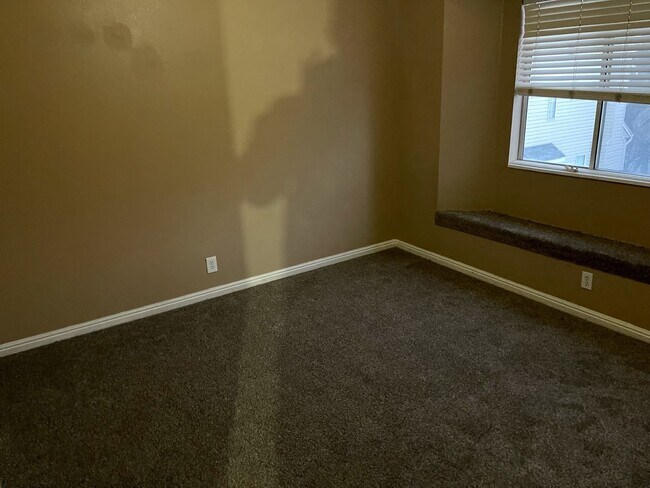 Building Photo - 1052 S 950 E