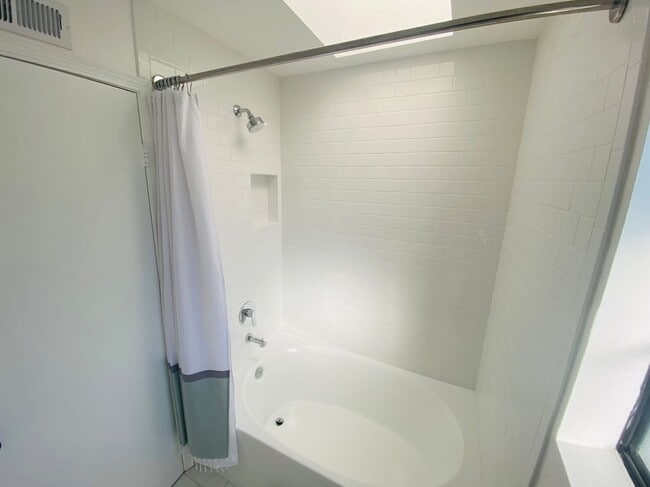 Building Photo - 293 Ohio St