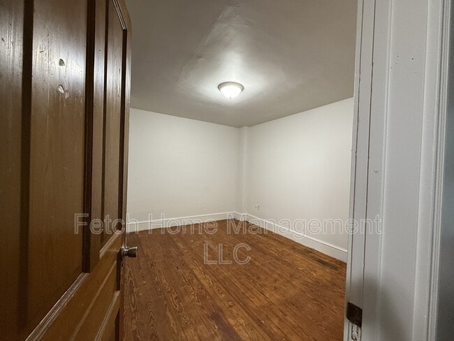 Building Photo - 738 E King St