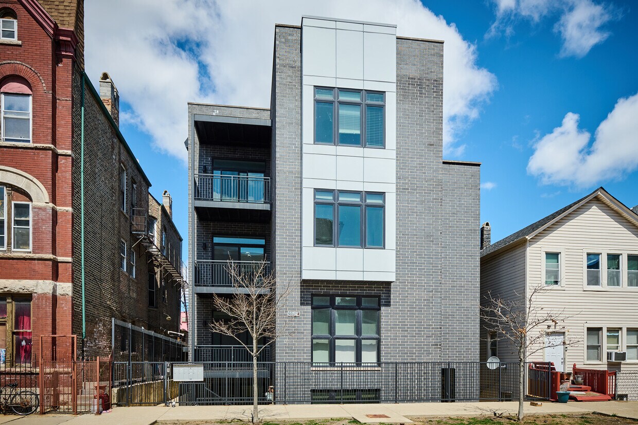Primary Photo - 1752 W 18th Pl