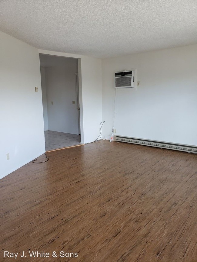 Building Photo - 615-617-619 AIRWAY