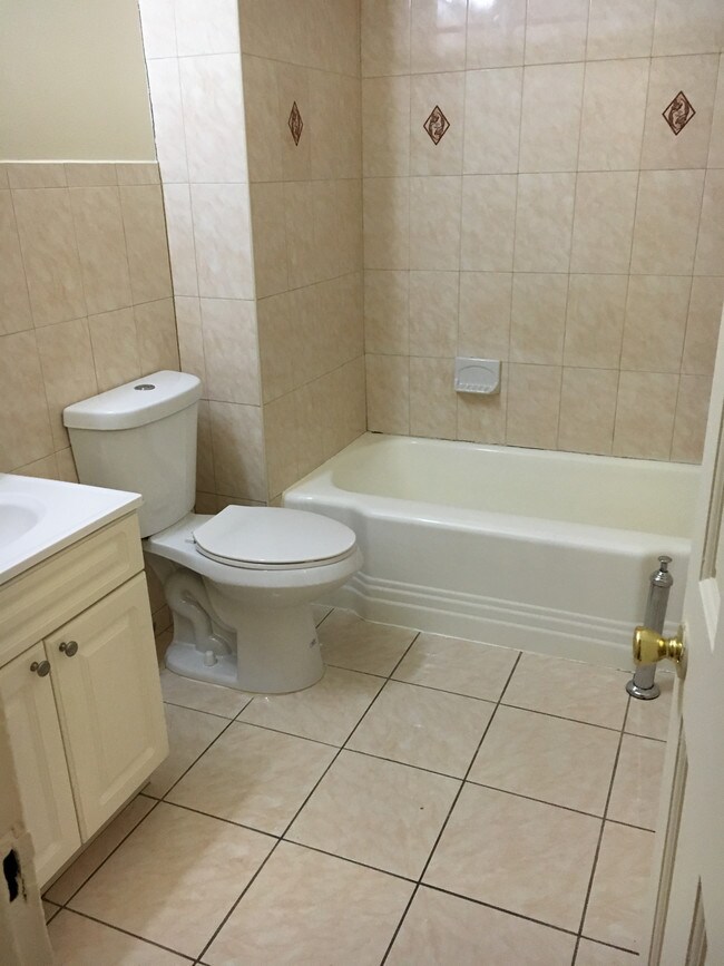 Building Photo - 421 3rd Ave