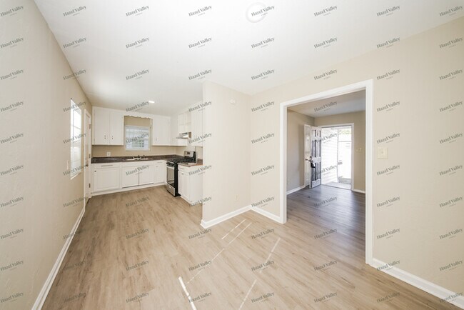 Foto del edificio - 1020 S Holly Dr