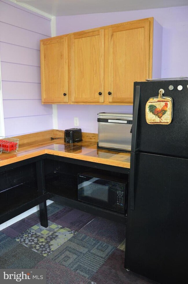 448 Ridgeview Rd Unit APT 2, Brightwood, VA 22715 Room for Rent in