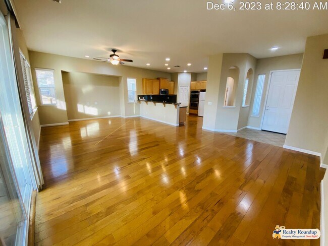 Foto del edificio - Gorgeous Home with Lots of Space