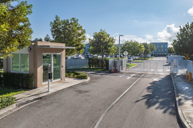 Entrada - Pine Groves Apartments