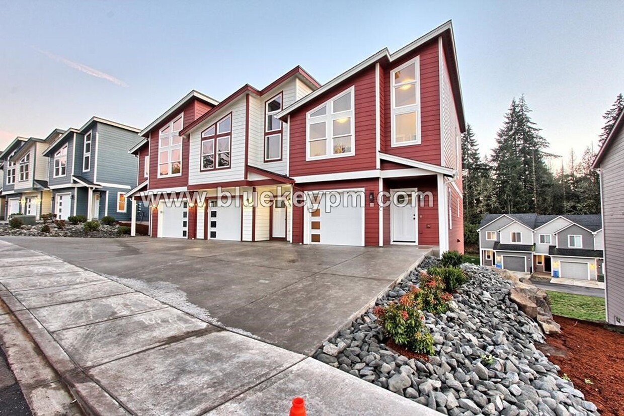 BRAND NEW! Unit 207-C: 3 Bed, 2.5 Bath To... - BRAND NEW! Unit 207-C:  3 Bed, 2.5 Bath To...