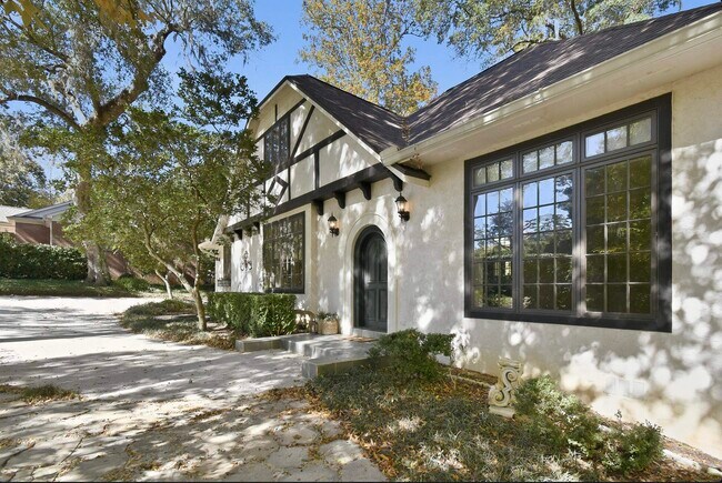 Foto del edificio - 2492 Elfinwing Ln