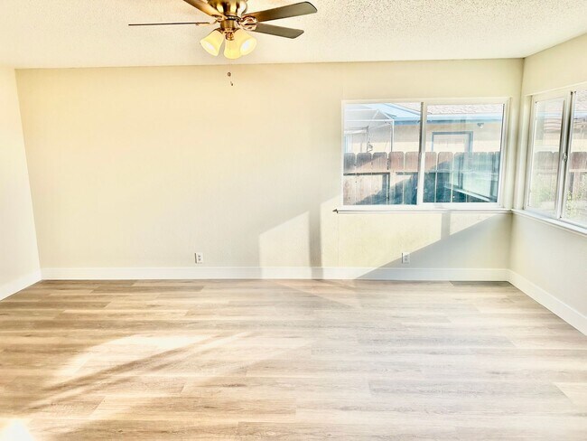 Foto del edificio - Fully Remodeled Kerman 3/2 with Pool