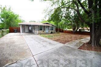 Building Photo - 205 E Vardeman Ave