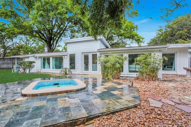 Foto del edificio - 3323 Longfield Cir