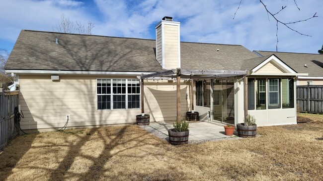 Building Photo - 307 Smallwood Ct