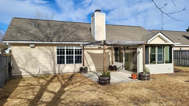 Foto del edificio - 307 Smallwood Ct