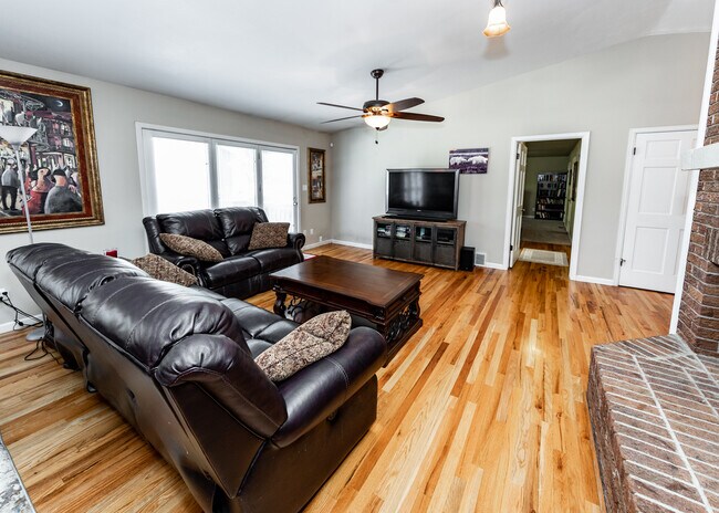 Foto del edificio - 3865 Wolcott Pl