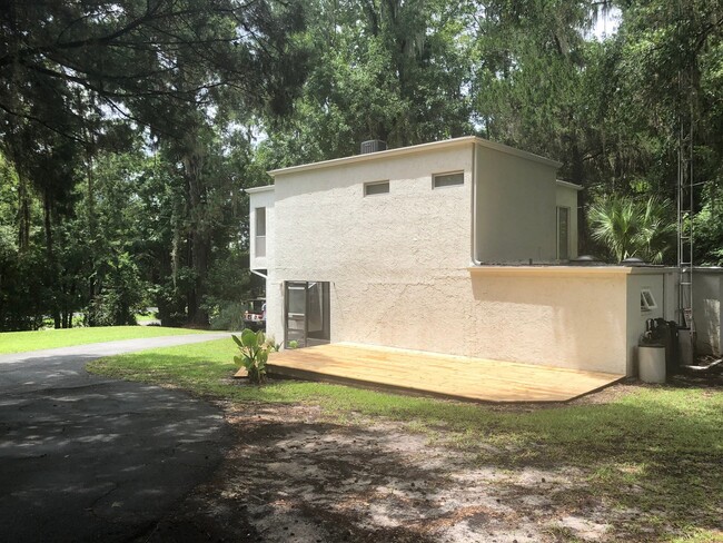 Foto del edificio - Close proximity to Lake Wauburg & Payne's ...