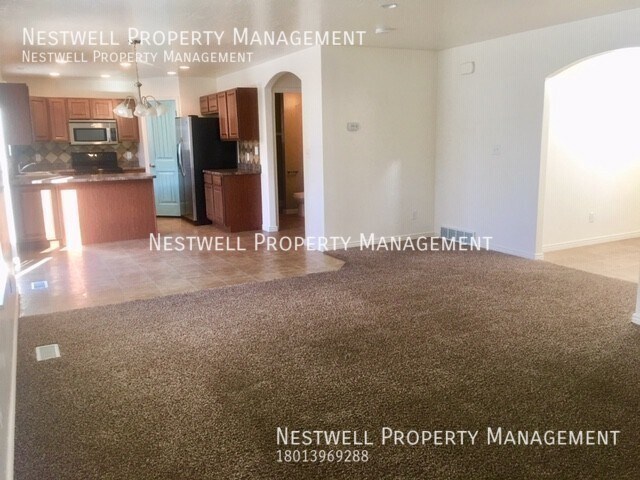 Foto del edificio - Great 4 bedroom 2 1/2 bath home in a great...