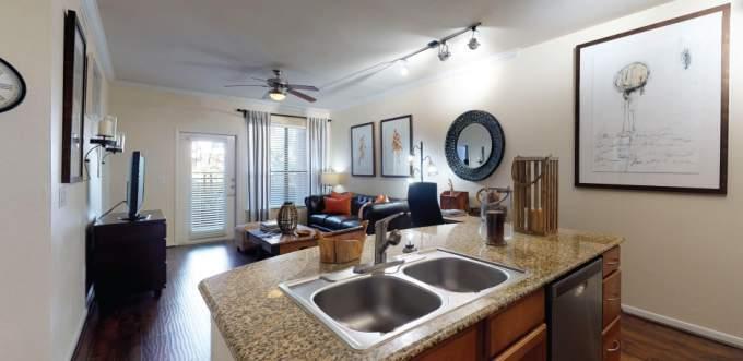 Foto principal - 1 bedroom in Houston TX 77063