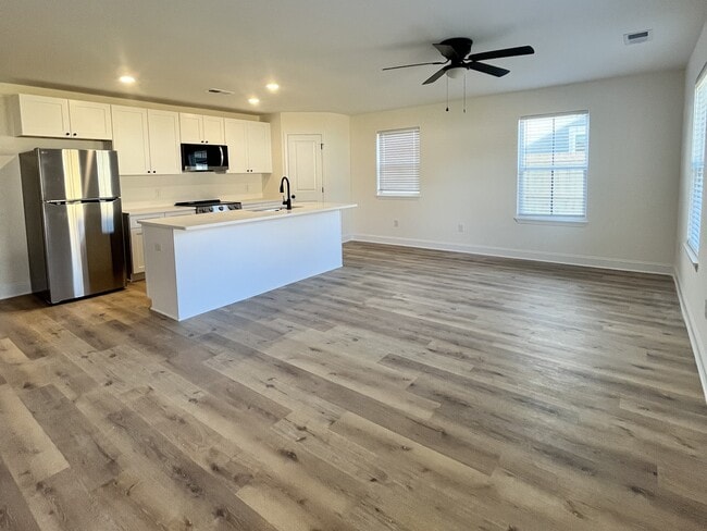 Foto del edificio - 121 Otis St