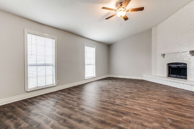 Building Photo - Beautiful 3-Bedroom Home Near Dining and Shopping with Spacious Backyard