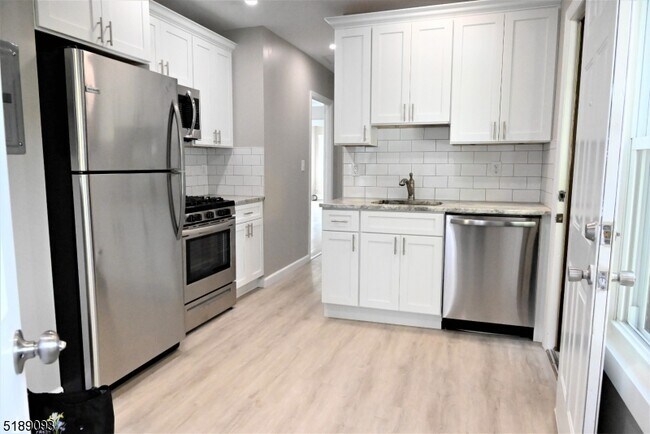 Foto del edificio - 37 Bloomfield Ave